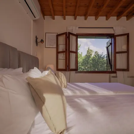 Phaedrus Living: Amarakos Villa *